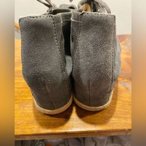 Gray suede Crown Vintage Mac‎ Suede Bootie with hidden Wedge size 8.5 - Picture 3 of 5